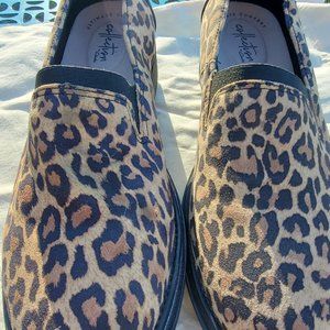 Clarks Airabell Mid Leopard Print shoes EUC